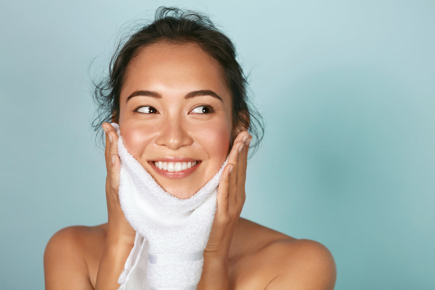 11 Tips to Manage Oily & Acne-Prone Skin - YINA